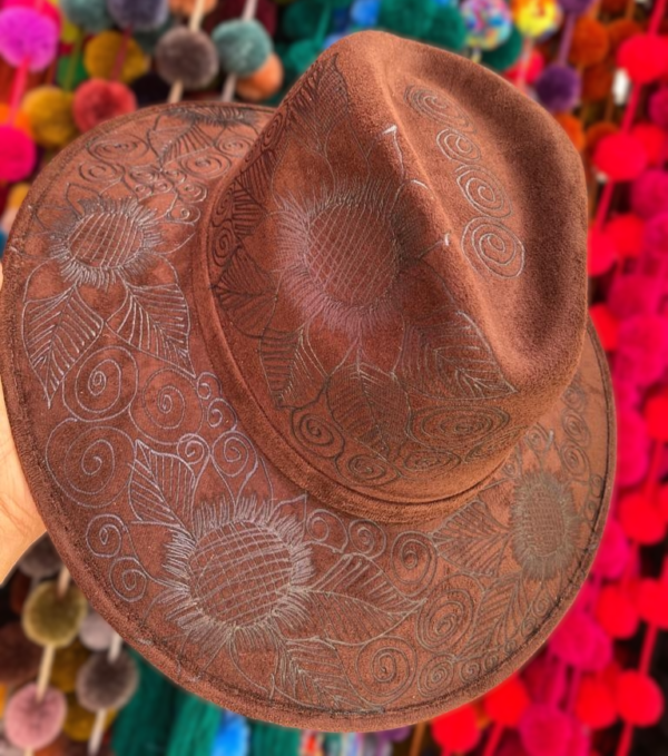 sombrero gamuza grabado - Imagen 2