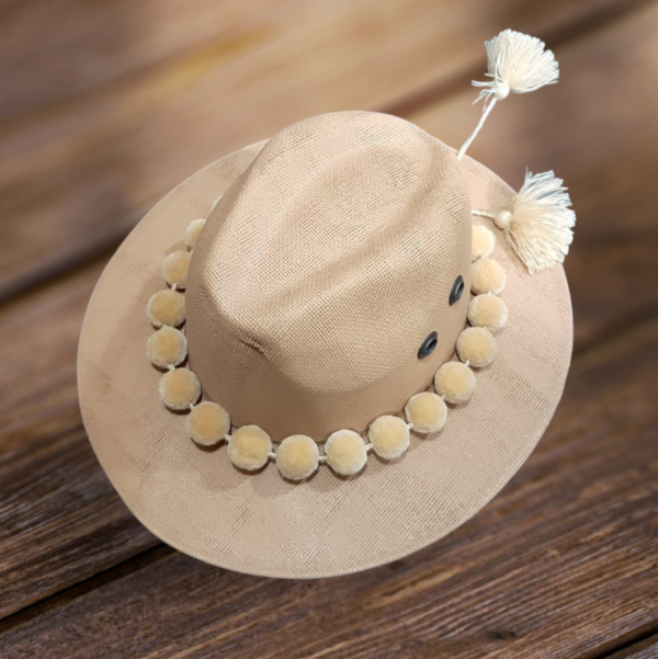 TOQUILLA POMPONES - Imagen 2