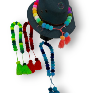 TOQUILLA POMPONES