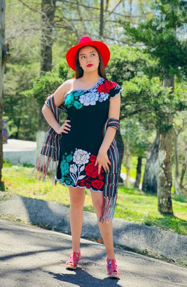 vestido tricolor un hombro